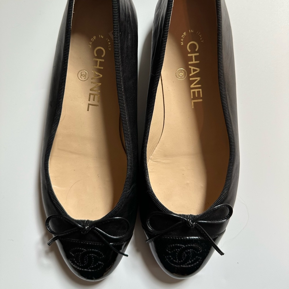 Women’s Chanel Flats. Lambskin Leather/Patent Leather combo.